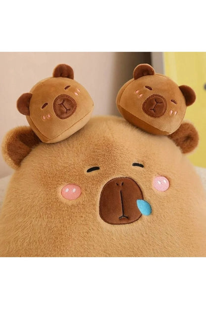 Ursulet de plus Capybara, 50 cm, culoare maro, set cu 6 mici plusuri